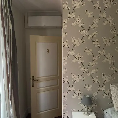 Le Pontet Bed & Breakfast *