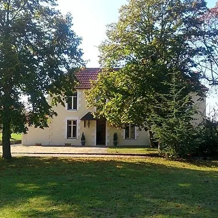 Le Pontet Bed and Breakfast *