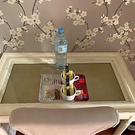 Le Pontet Bed and Breakfast *
