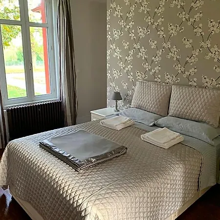 Le Pontet Bed and Breakfast *
