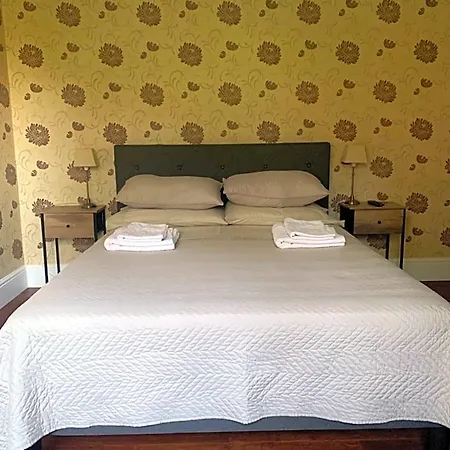 Le Pontet Bed and Breakfast *