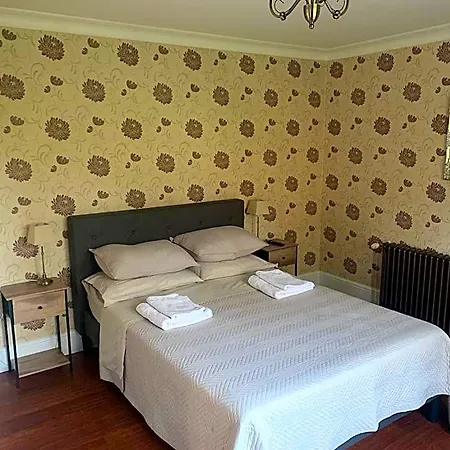 Le Pontet Bed and Breakfast