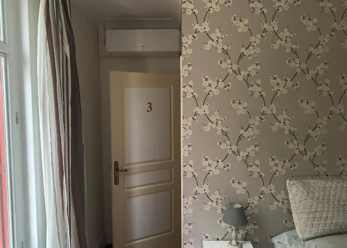 Le Pontet فندق مبيت وإفطار *